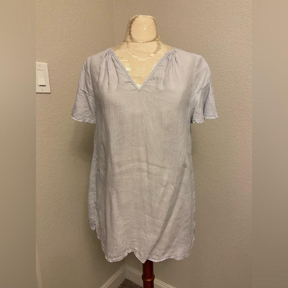 Velvet light blue Linen v-neck top size small.